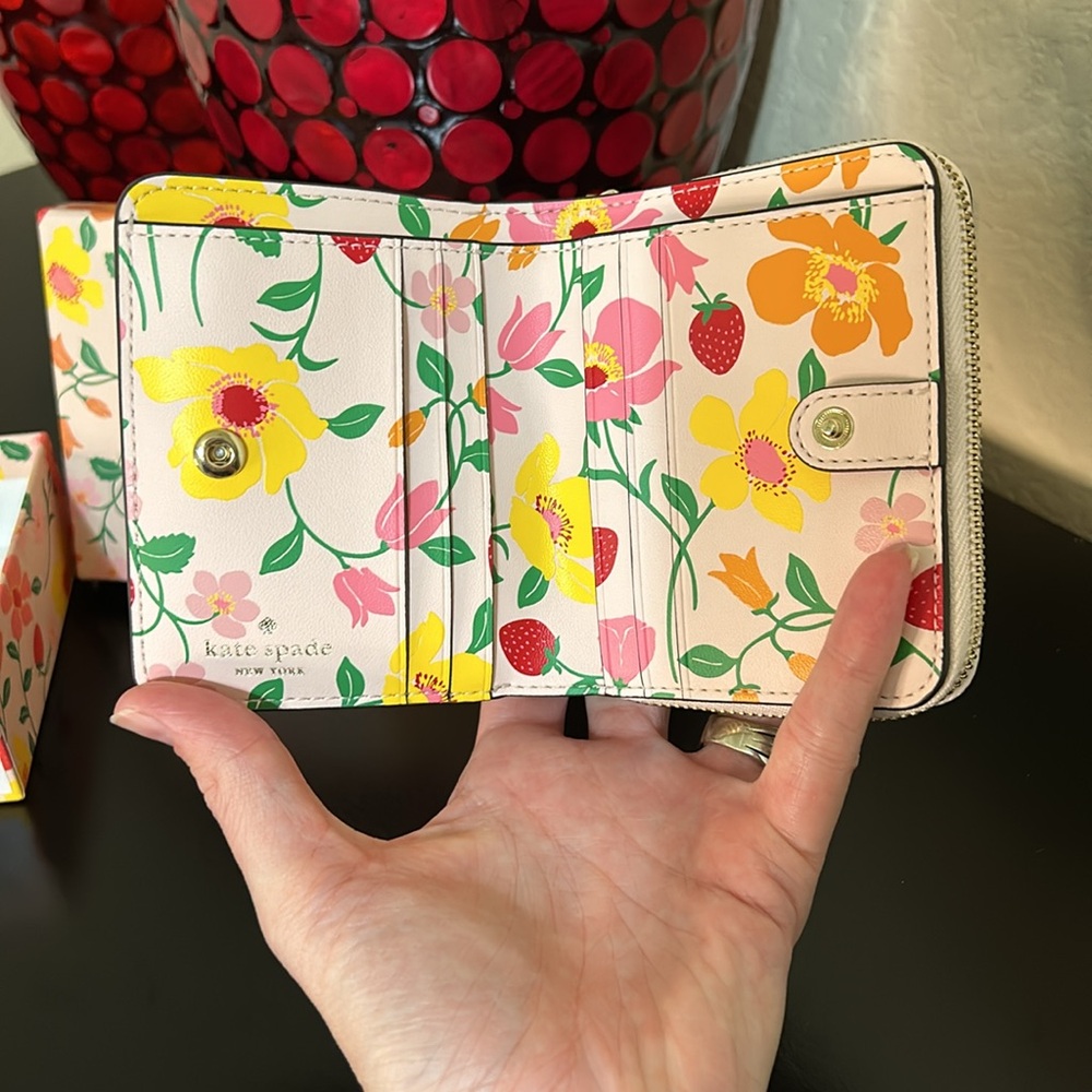 Kate Spade New In Box Madison Strawberry Garden Small Zip Around Bifold Wallet - Picture 6 of 16